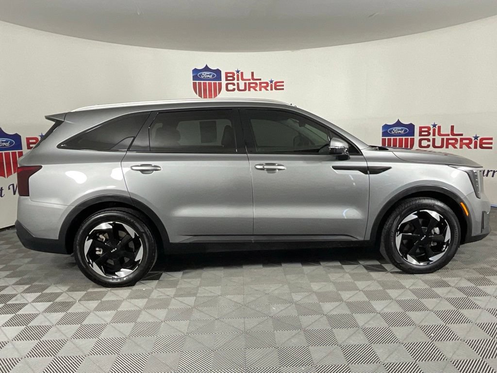 Used 2025 Kia Sorento EX AWD/4WD image 2