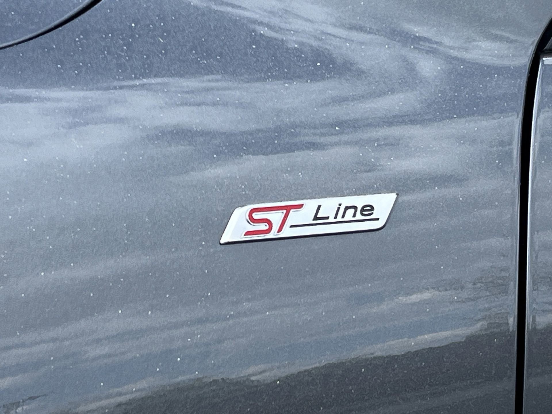 Certified 2025 Ford Escape ST-Line Elite w/ Premium Technology Package image 30