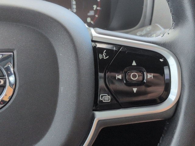 Used 2017 Volvo XC90 T6 Momentum w/ Vision Package AWD/4WD image 30