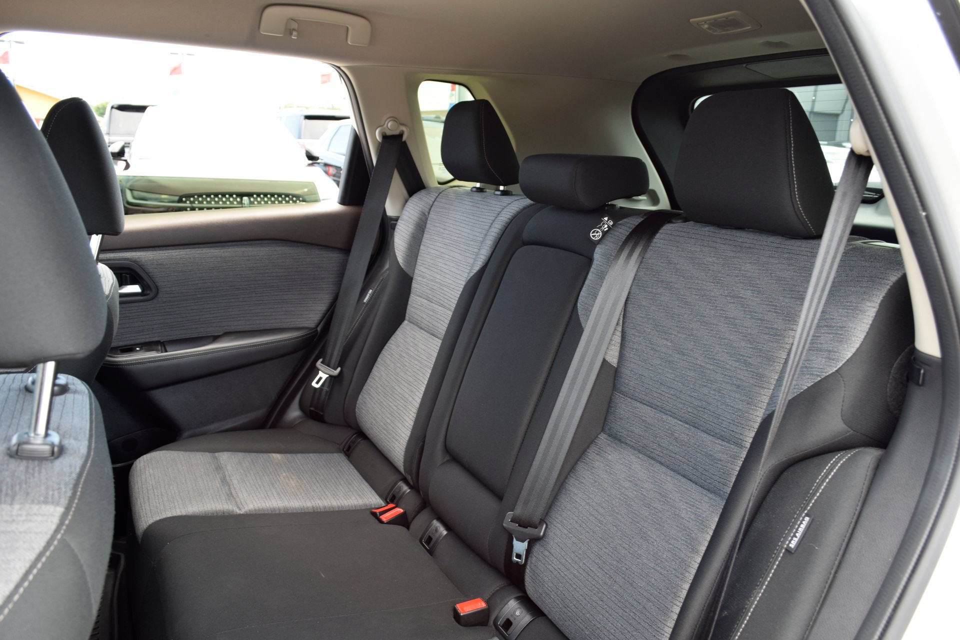 Used 2023 Nissan Rogue SV FWD image 18