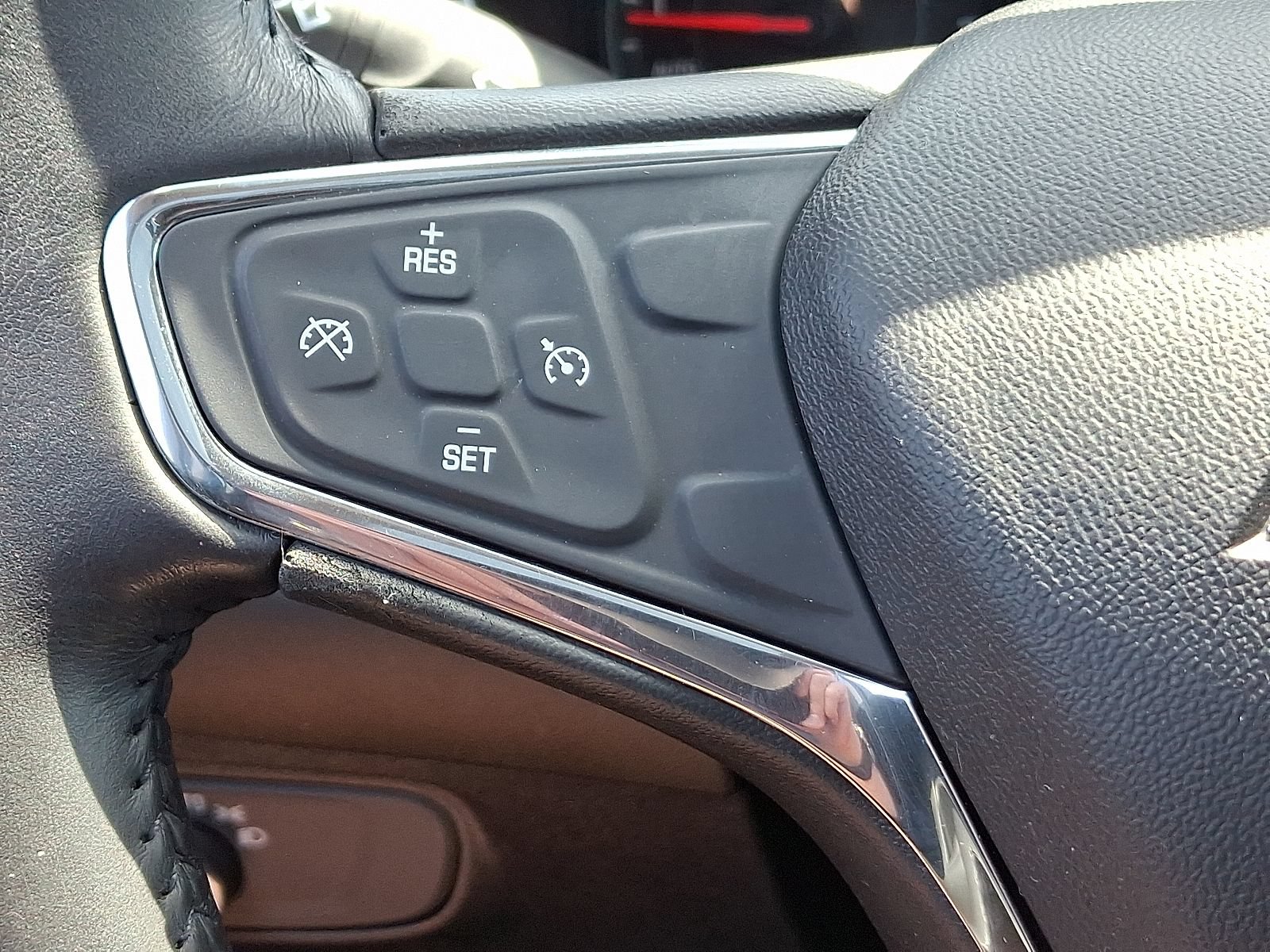 Used 2019 Chevrolet Equinox LT w/ Sun & Navigation Package AWD/4WD image 22