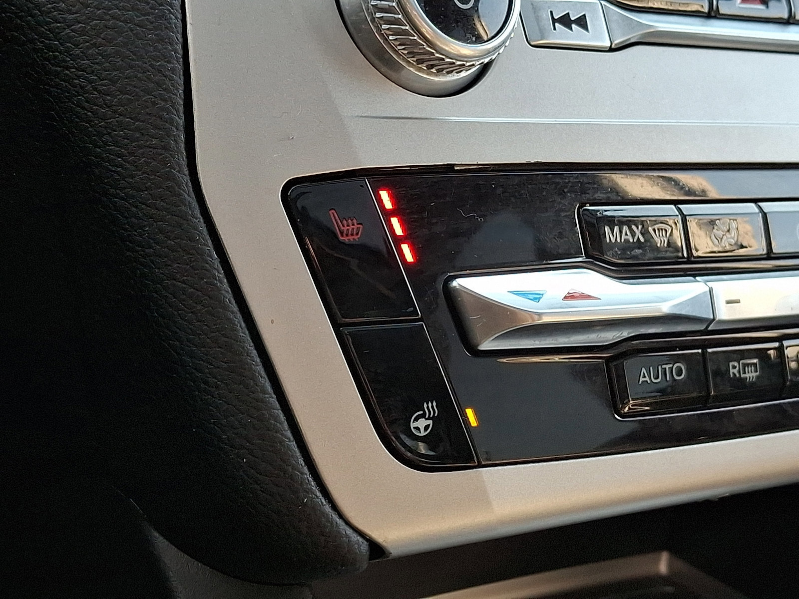 Certified 2022 Ford Explorer XLT w/ Equipment Group 202A image 31