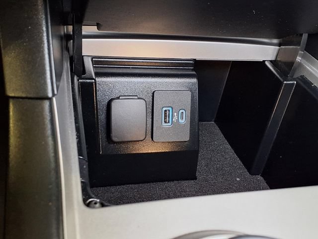 Certified 2022 Ford Explorer XLT RWD image 9