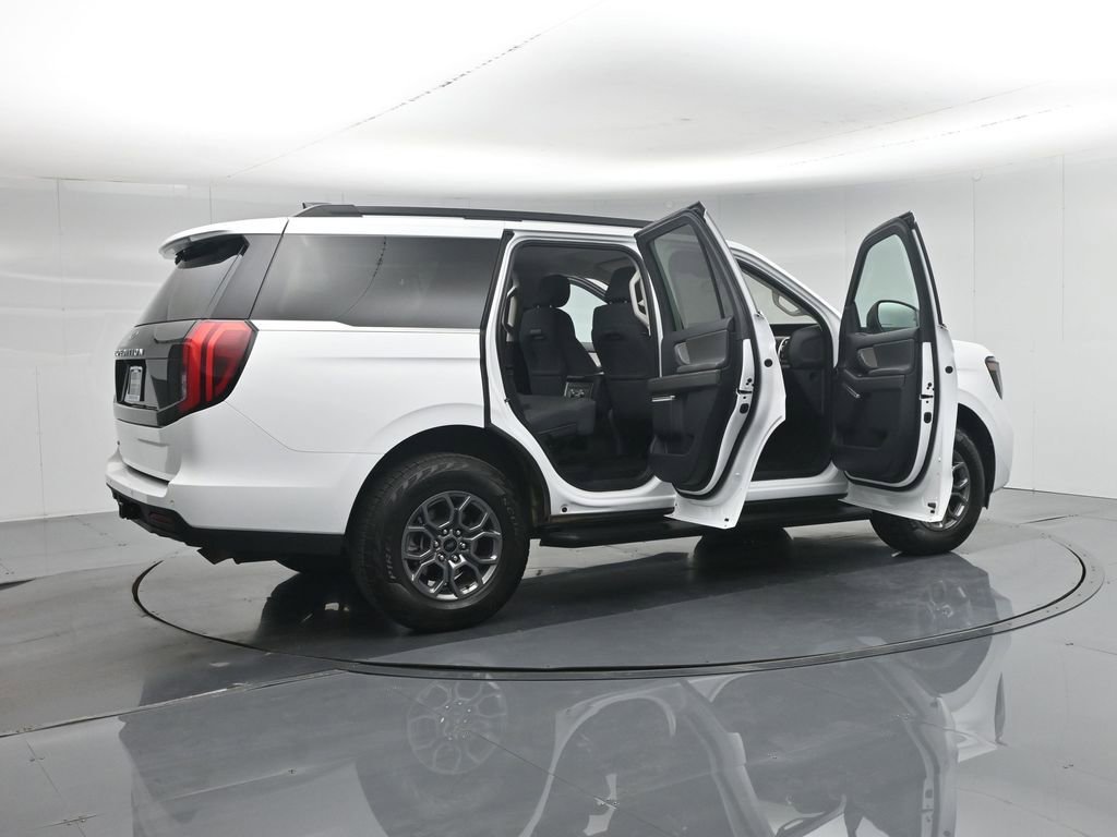 Certified 2025 Ford Expedition Active AWD/4WD image 6