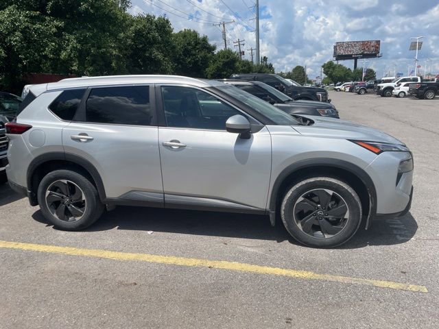 Used 2024 Nissan Rogue SV w/ SV Premium Package AWD/4WD image 6