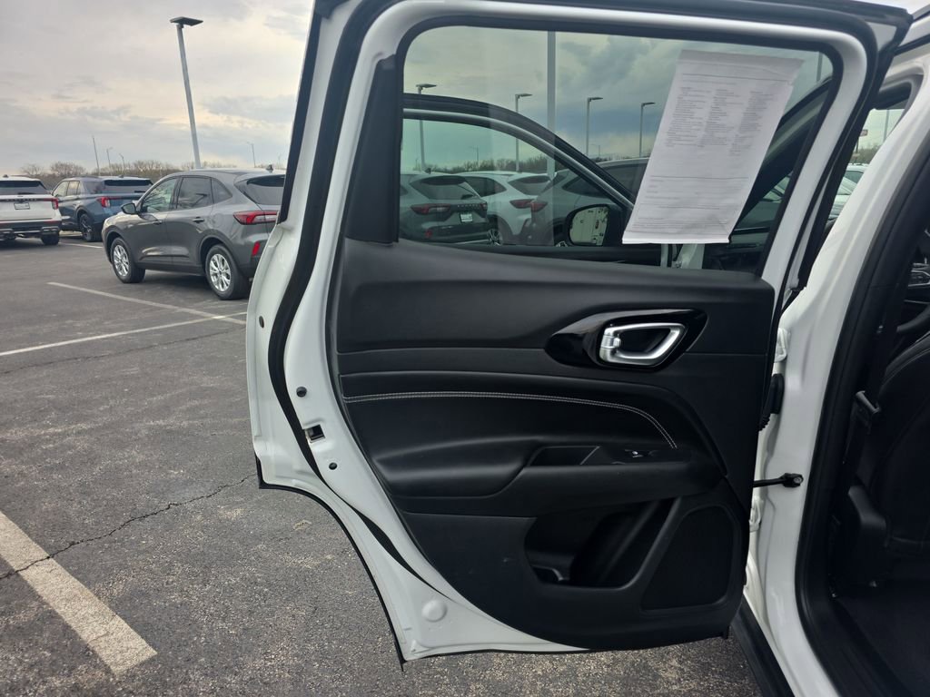 Used 2022 Jeep Compass Latitude FWD image 38