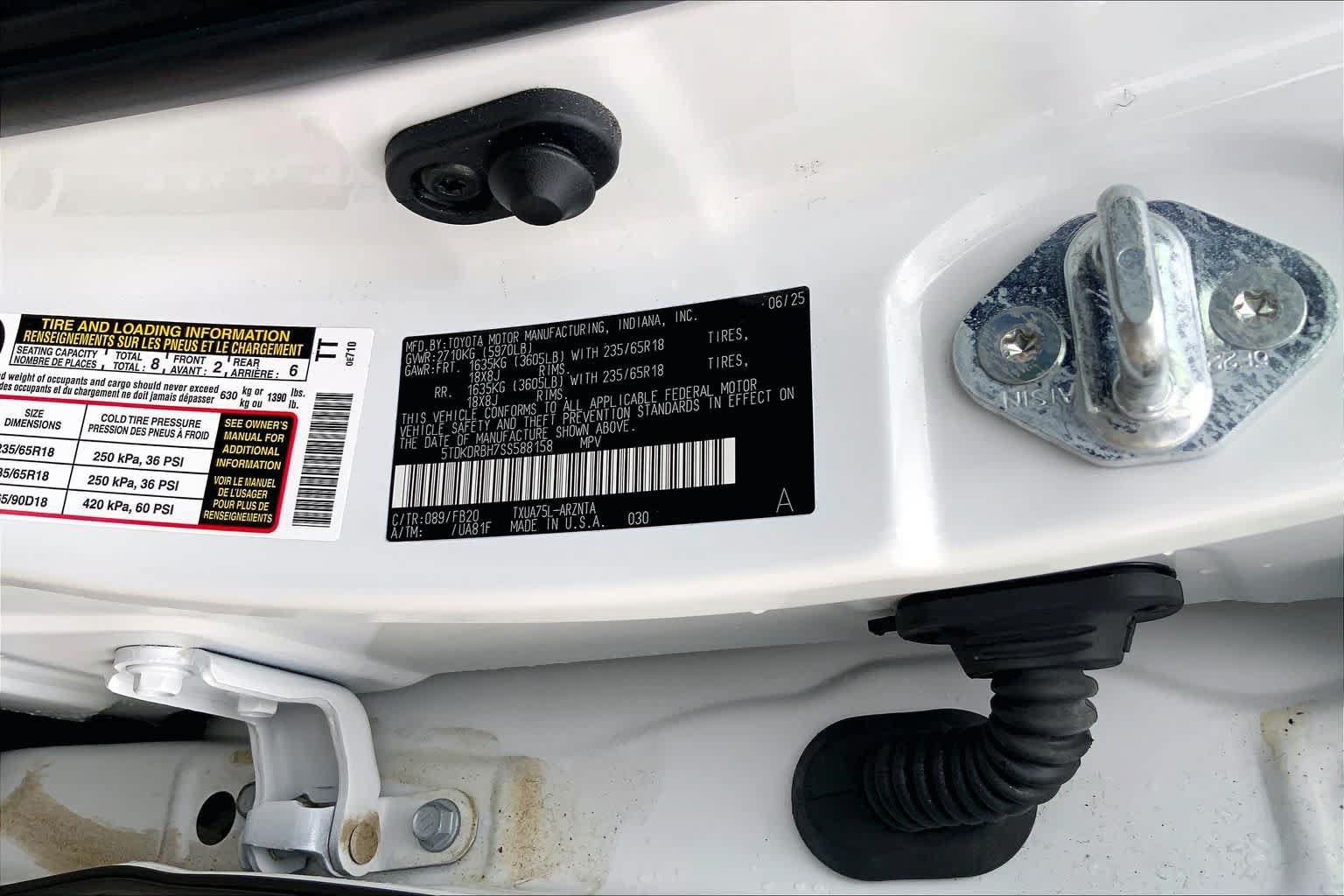 Used 2025 Toyota Highlander LE AWD/4WD image 37