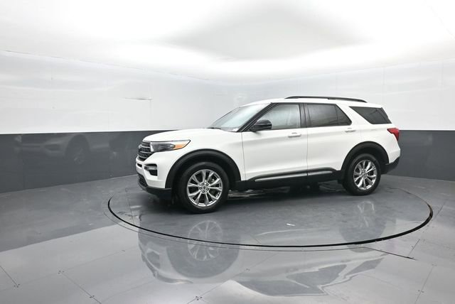 Certified 2024 Ford Explorer XLT w/ Equipment Group 202A image 4