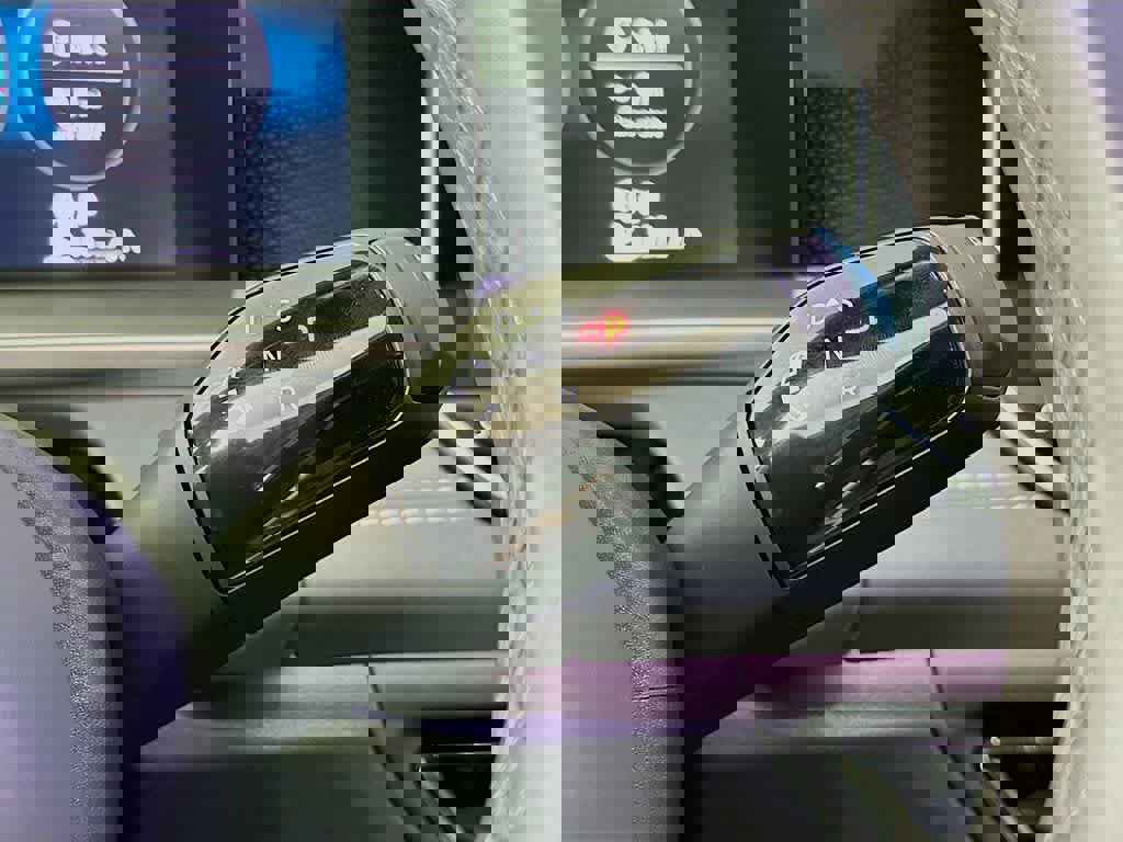 Used 2025 Volkswagen Tiguan SE R-Line image 19