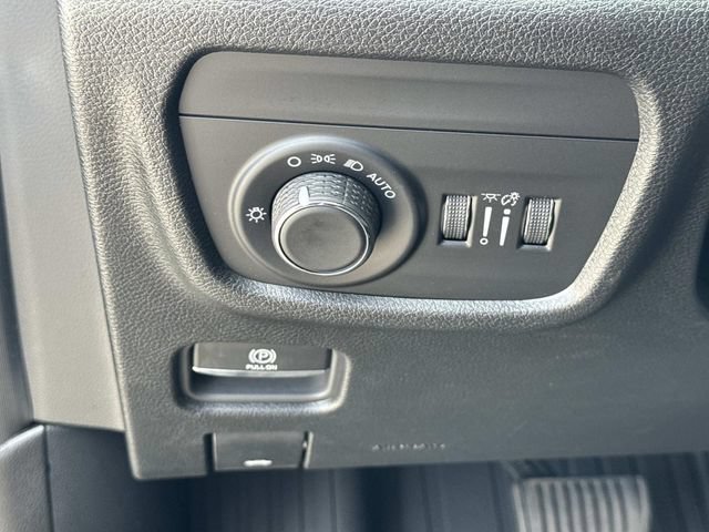 Used 2023 Jeep Grand Cherokee L Altitude AWD/4WD image 21