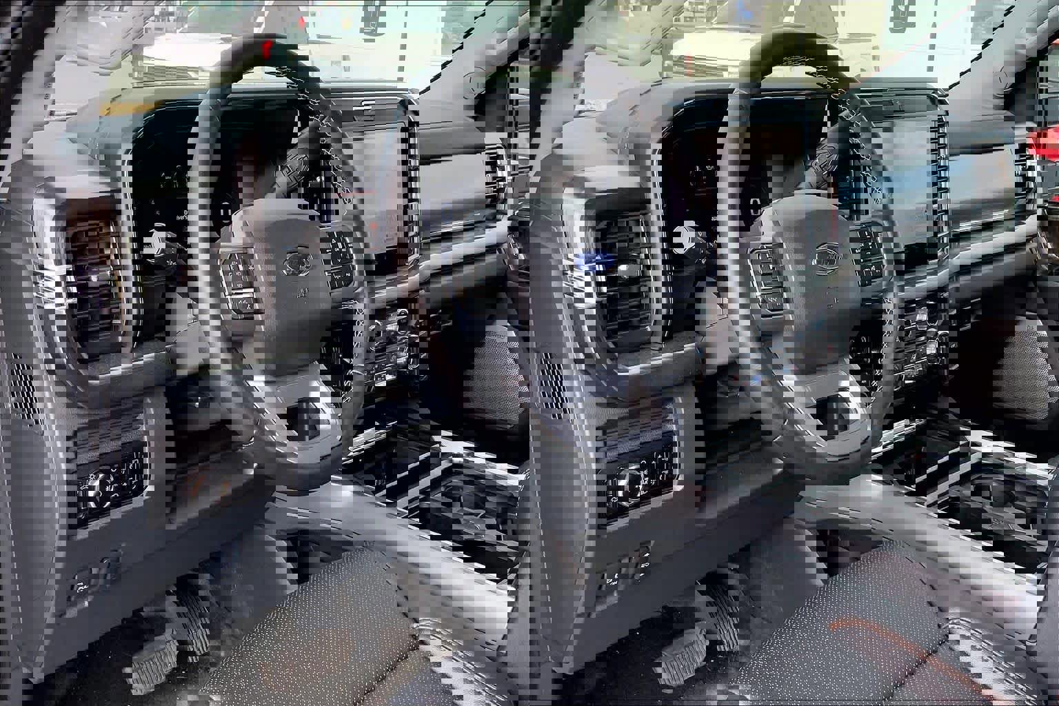 Certified 2025 Ford F250 Lariat w/ Tremor Off-Road Package image 17