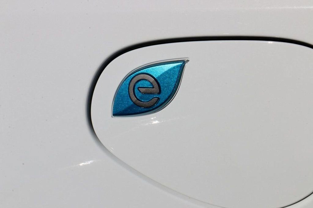 Used 2024 Chrysler Pacifica Select image 13