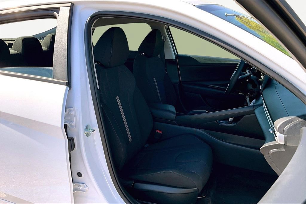 Used 2024 Hyundai Elantra SE image 9