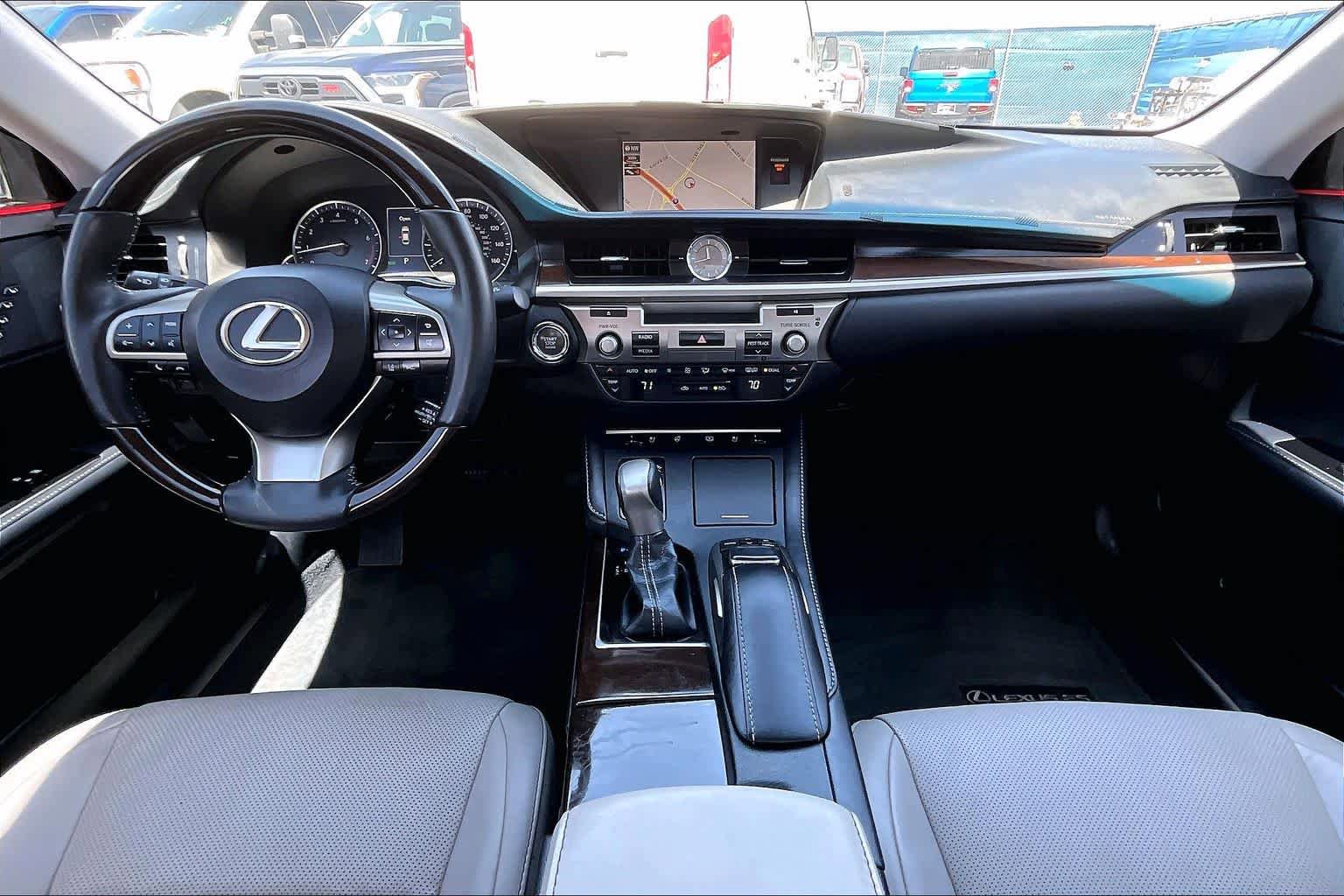 Used 2018 Lexus ES 350 w/ Luxury Package w/Wood Trim FWD image 15