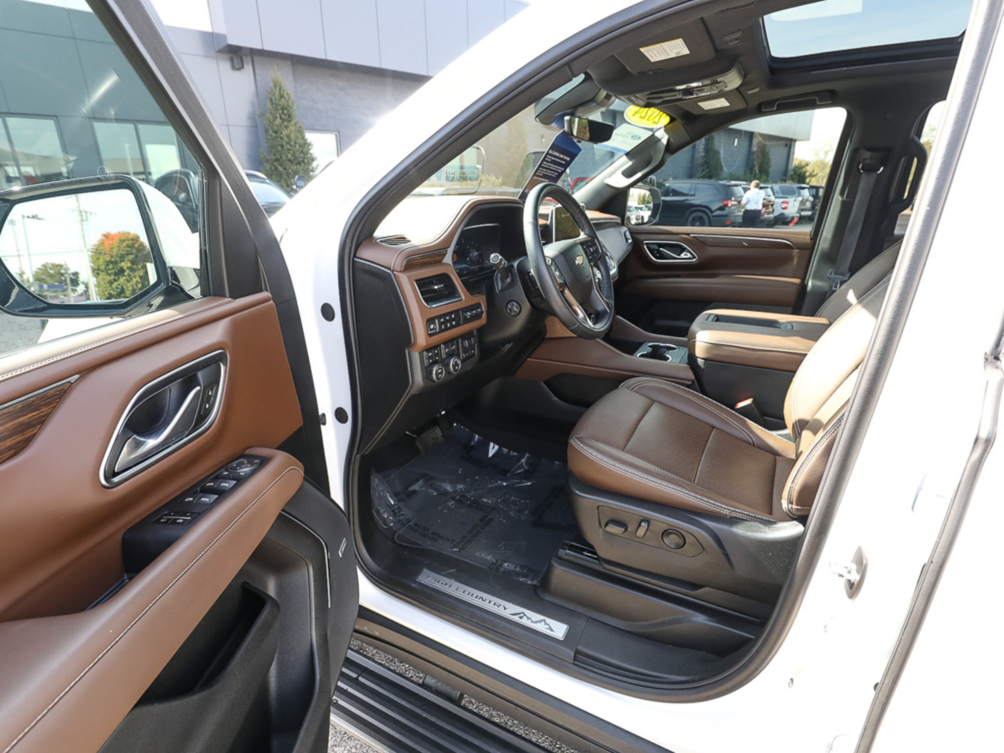Used 2024 Chevrolet Tahoe High Country AWD/4WD image 11