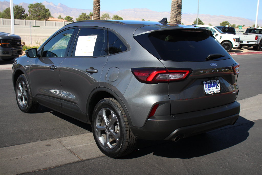Certified 2025 Ford Escape ST-Line Select AWD/4WD image 5