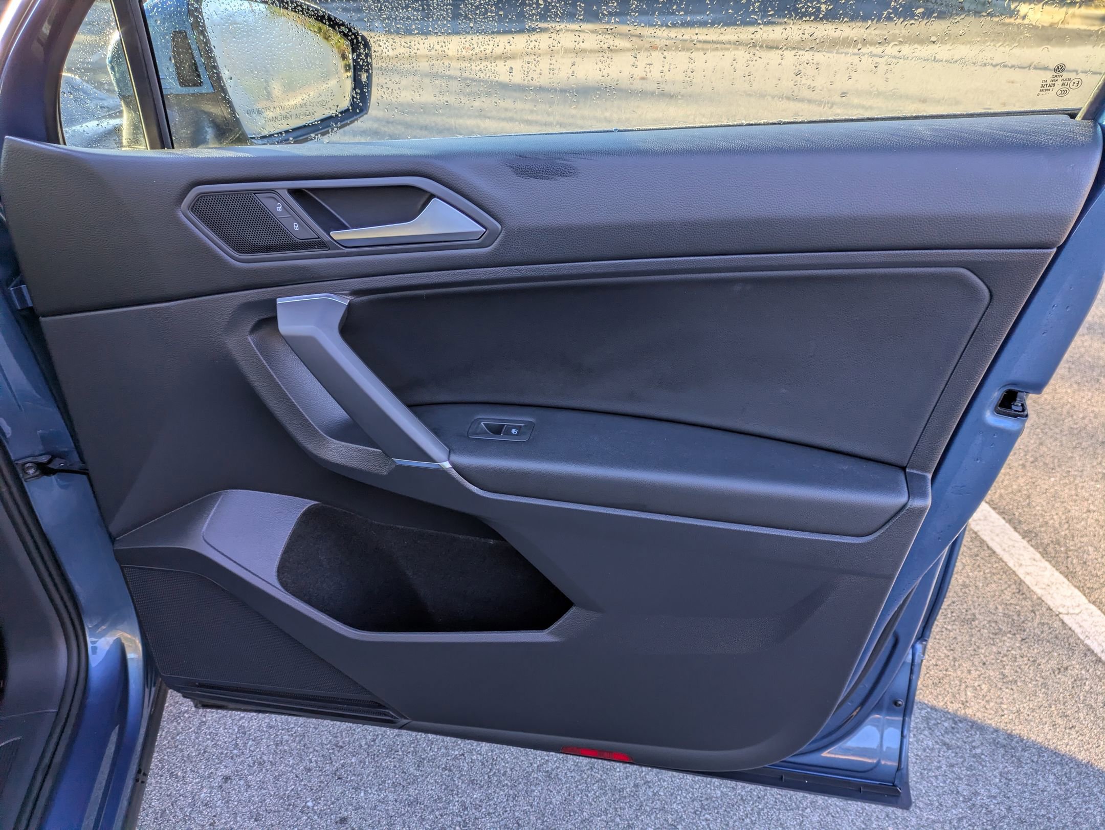 Used 2020 Volkswagen Tiguan SE image 38