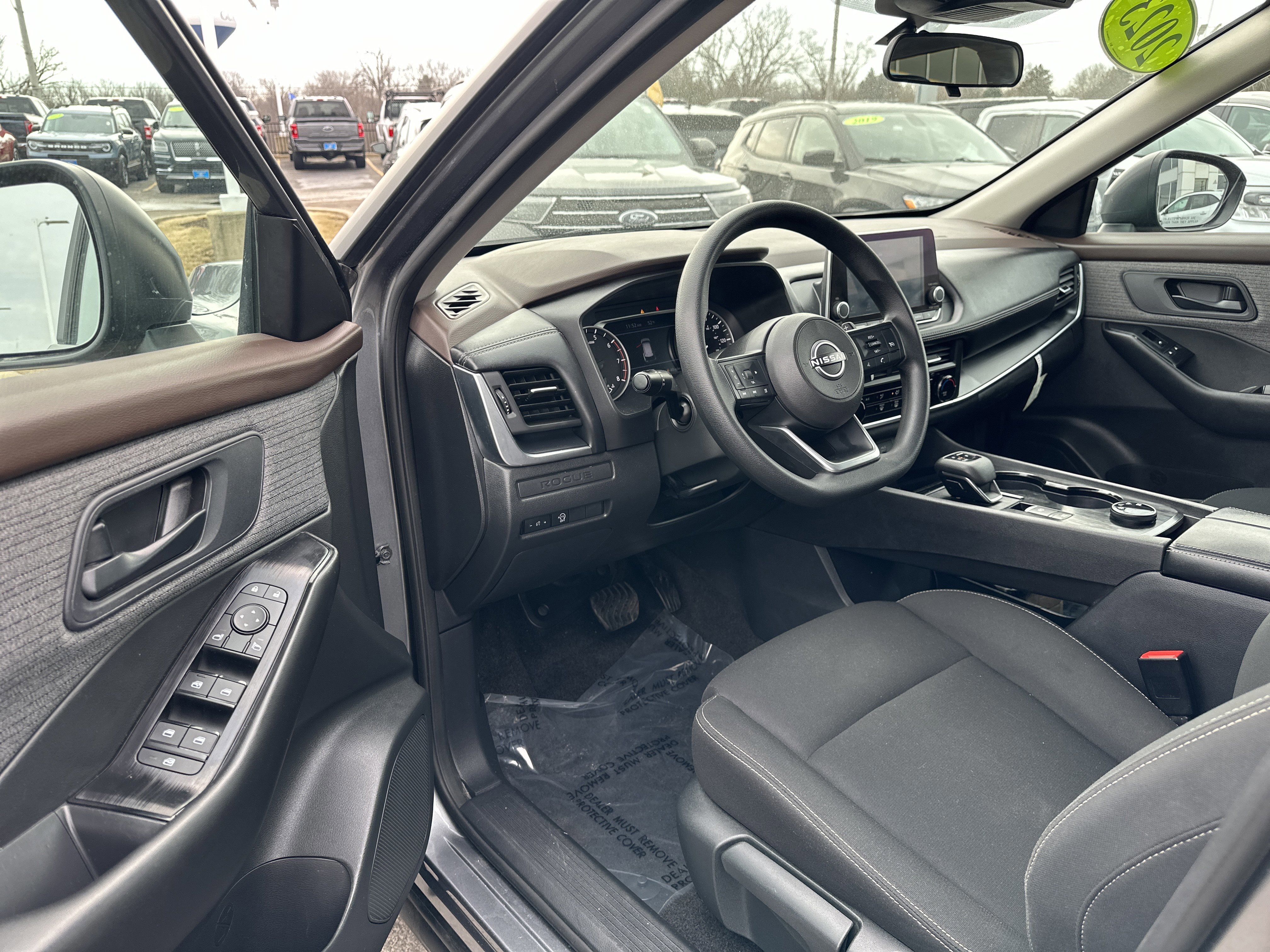 Used 2023 Nissan Rogue S image 14