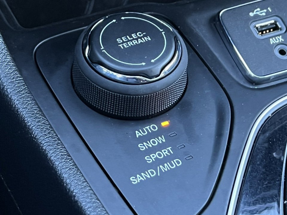 Used 2021 Jeep Cherokee Limited image 34