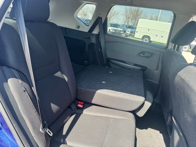 Used 2023 Nissan Rogue S AWD/4WD image 32