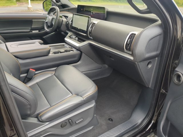 Certified 2025 Ford Expedition Tremor AWD/4WD image 38