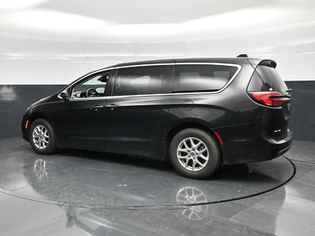 Used 2023 Chrysler Pacifica Touring-L FWD image 12