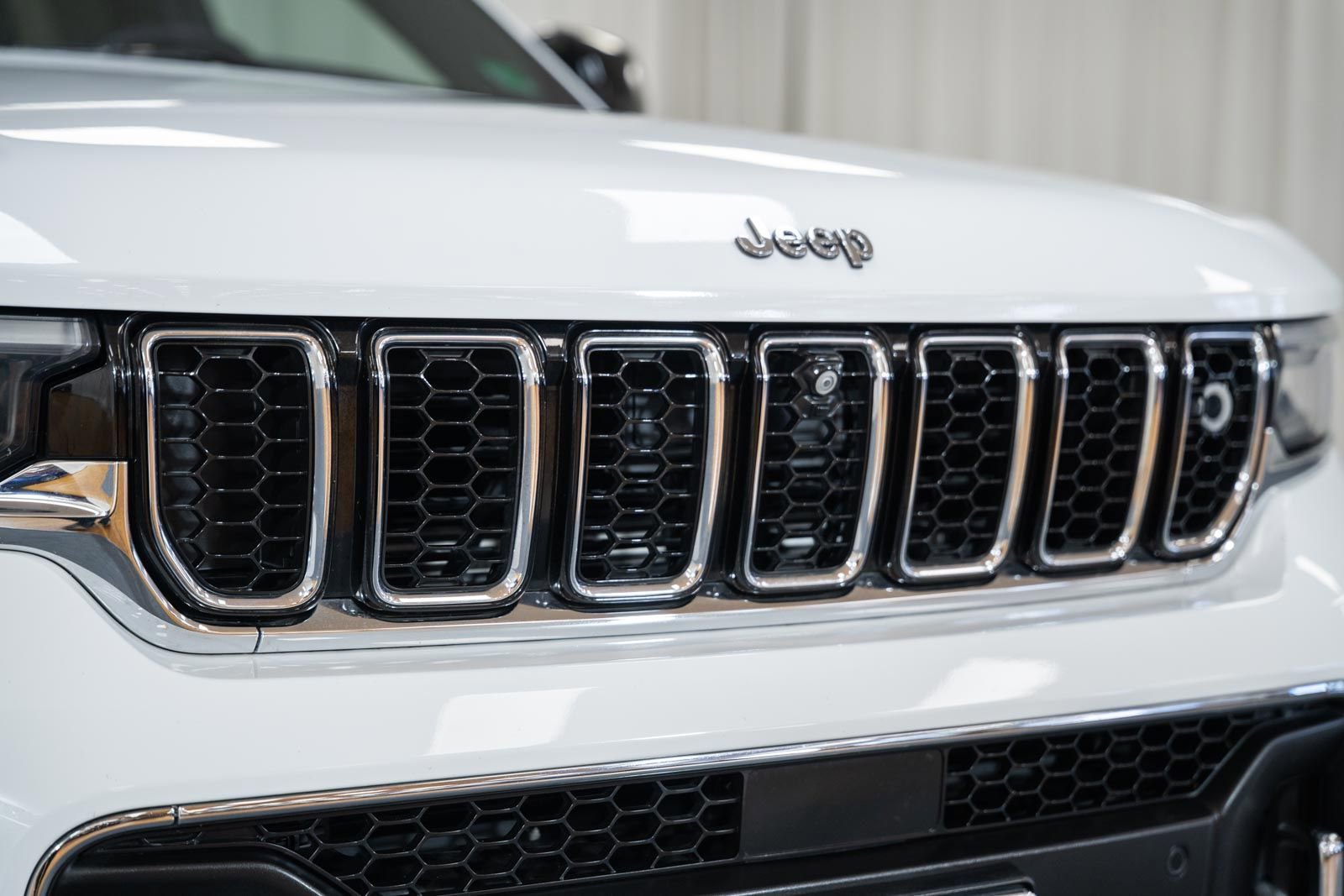 Used 2021 Jeep Grand Cherokee L Overland w/ Advanced Protech Group III AWD/4WD image 13
