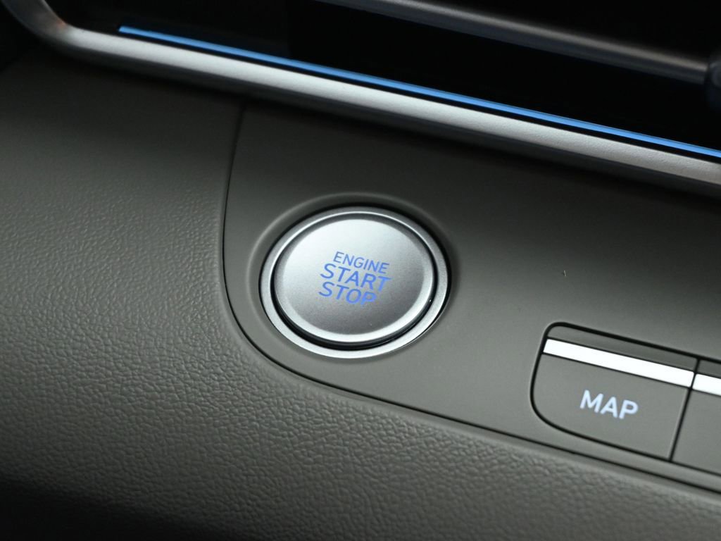 Used 2024 Hyundai Elantra SEL image 21