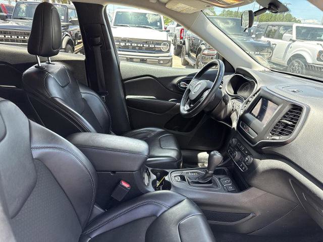 Used 2019 Jeep Cherokee Latitude Plus FWD image 18