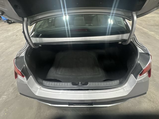 Used 2025 Hyundai Elantra SE FWD image 25