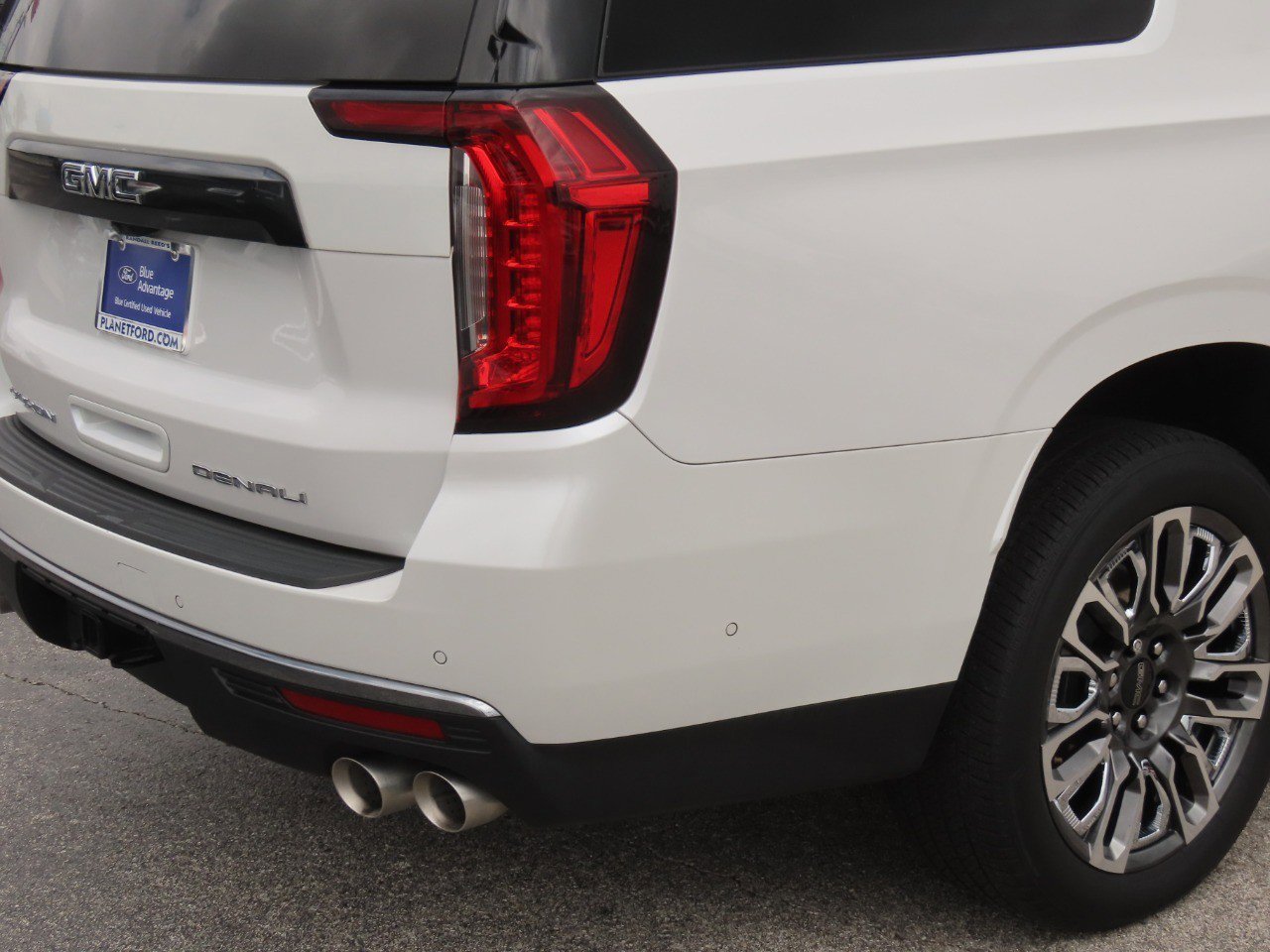 Used 2023 GMC Yukon XL Denali Ultimate AWD/4WD image 10