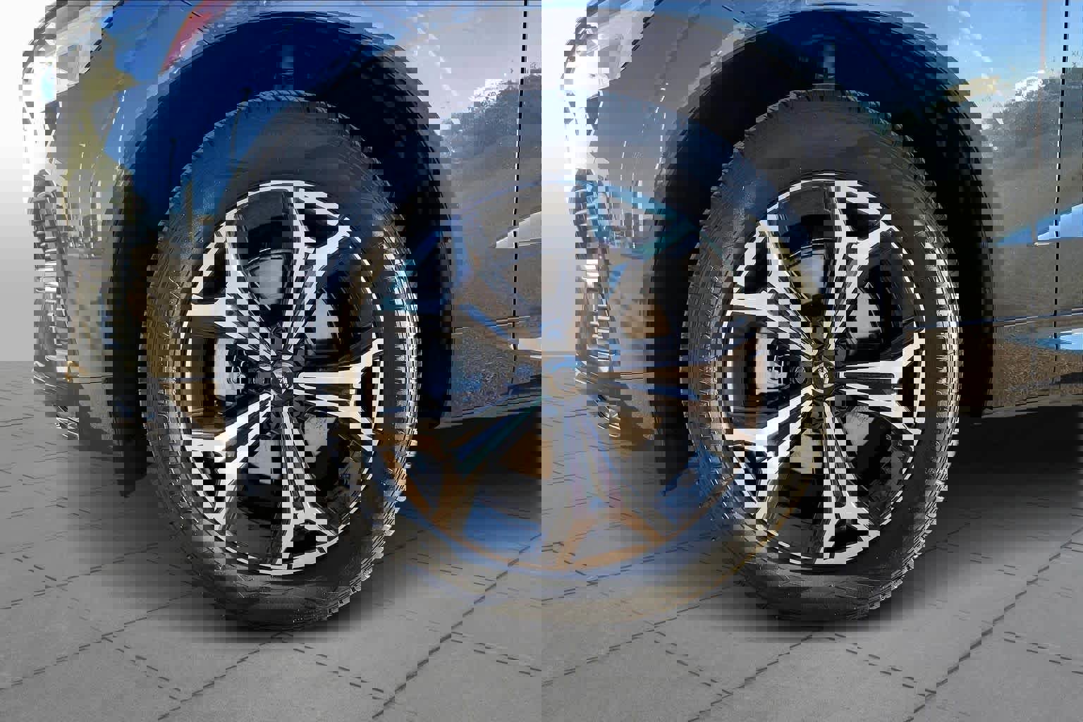 Used 2022 Volvo XC60 B5 Momentum w/ Protection Package Premier image 10