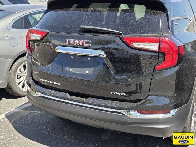 Used 2024 GMC Terrain SLT AWD/4WD image 4