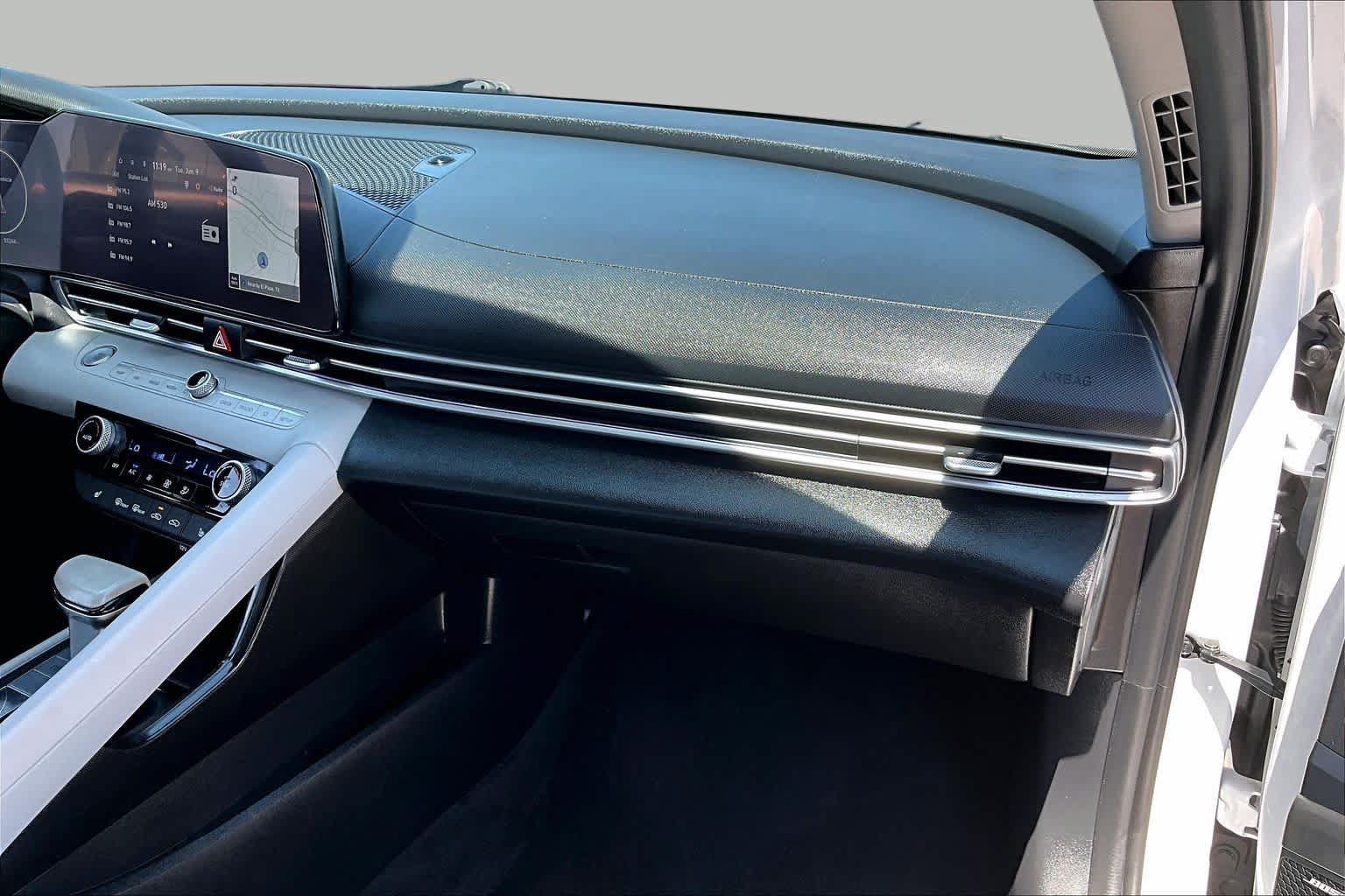 Used 2025 Hyundai Elantra Limited FWD image 18