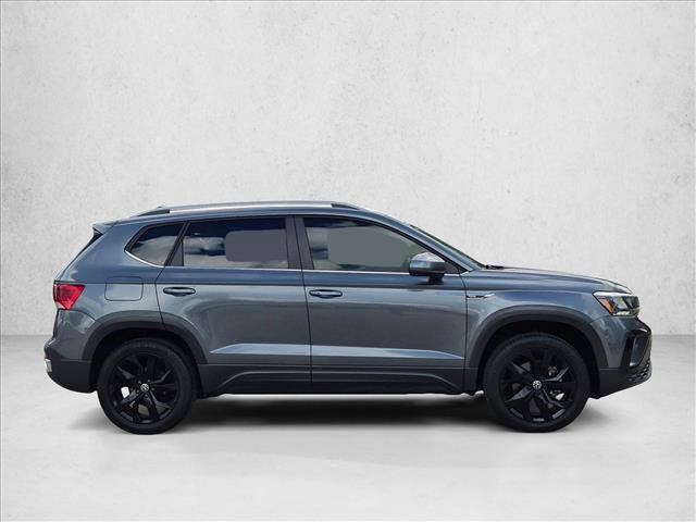 Used 2023 Volkswagen Taos SE FWD image 4