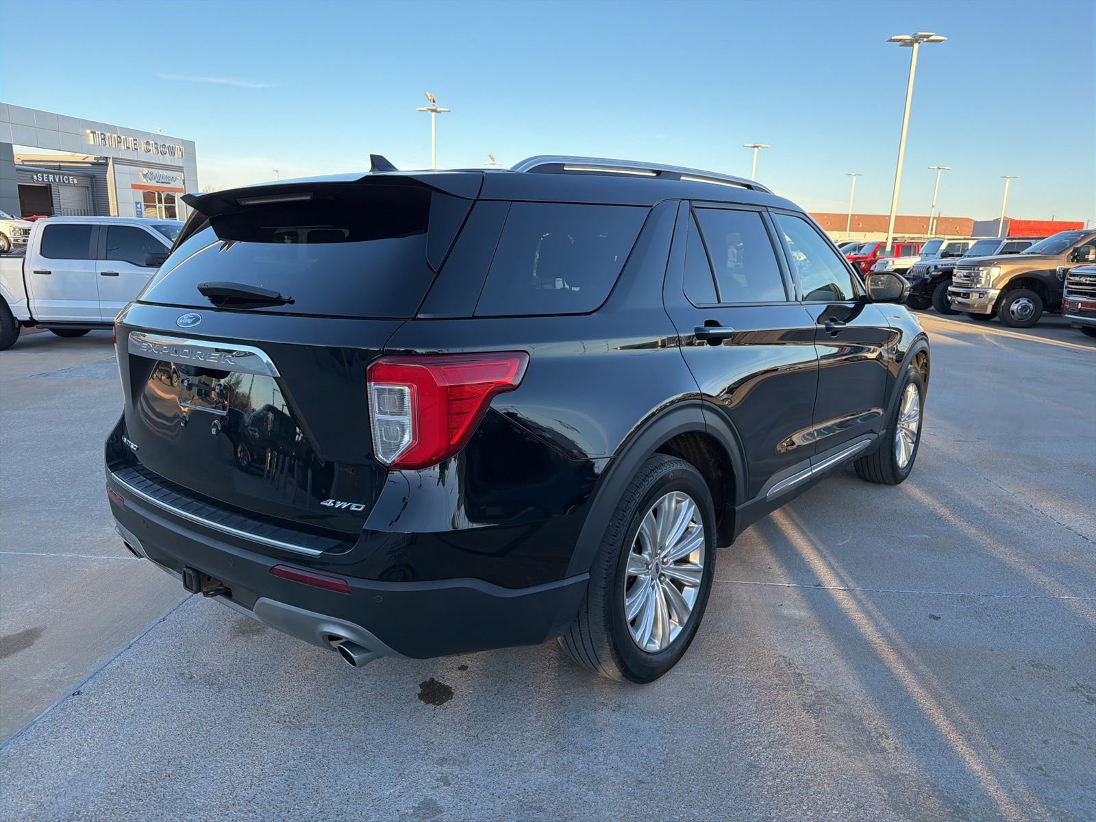 Certified 2022 Ford Explorer Limited w/ Limited Technology Package image 3