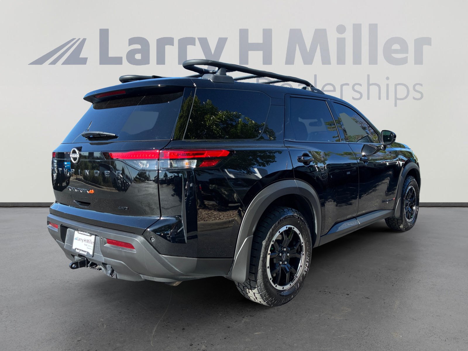 Used 2025 Nissan Pathfinder Rock Creek AWD/4WD image 5