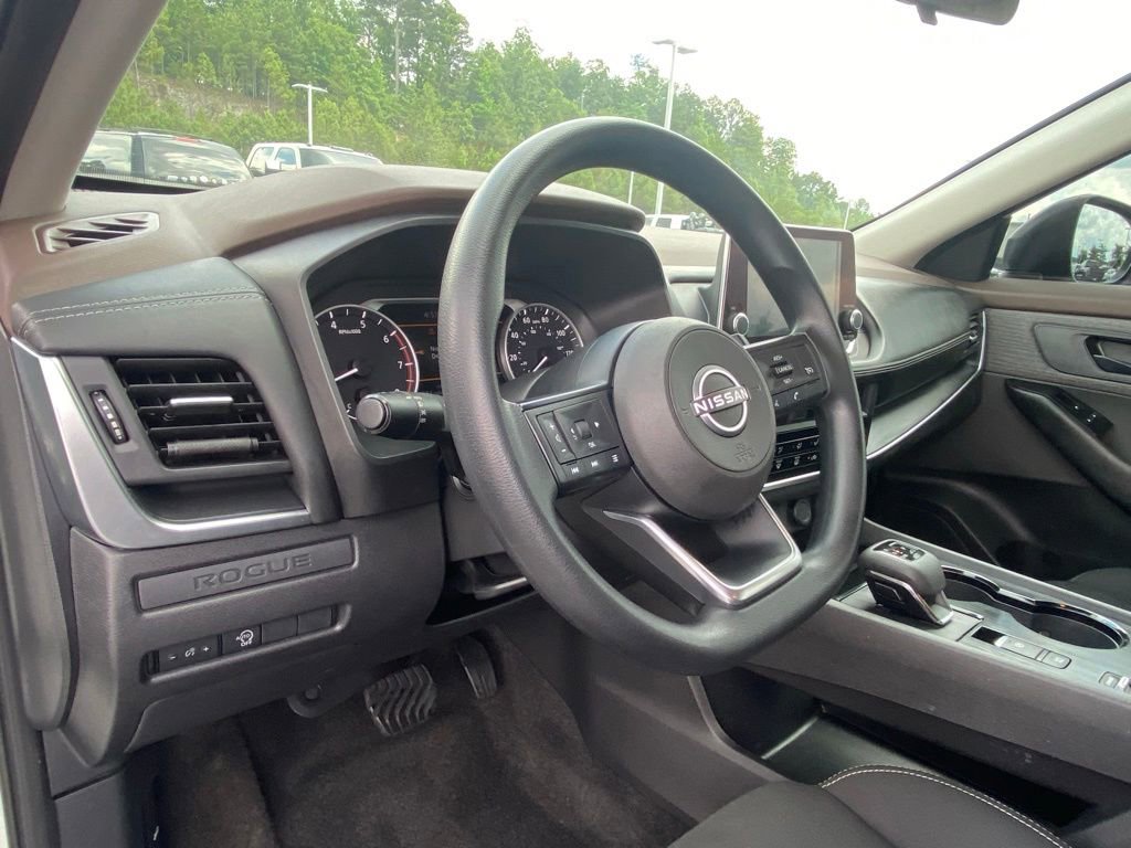 Used 2023 Nissan Rogue S FWD image 9
