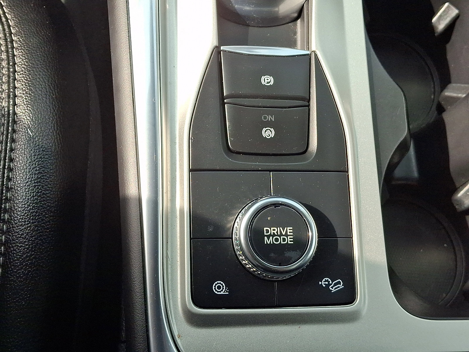 Certified 2023 Ford Explorer Limited w/ Equipment Group 301A AWD/4WD image 26