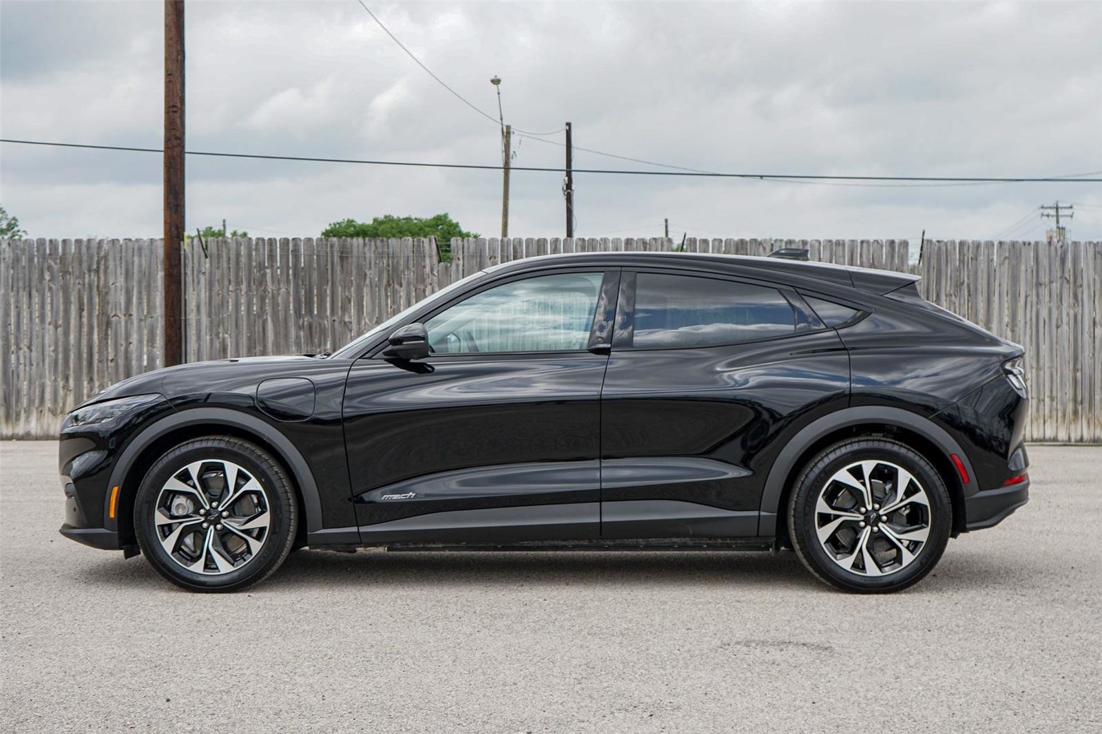 Certified 2025 Ford Mustang Mach-E Select image 5