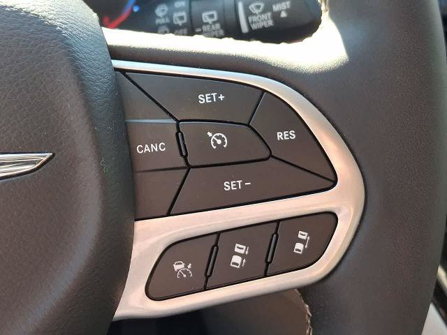 Used 2024 Chrysler Pacifica Limited FWD image 24