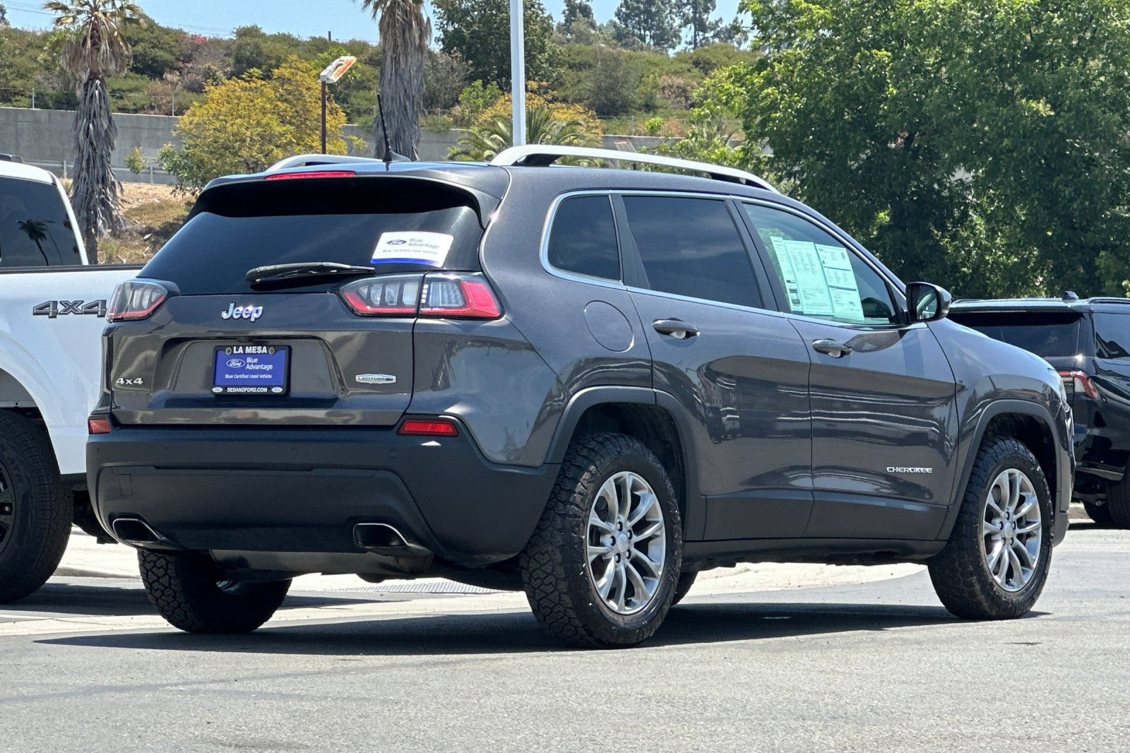 Used 2020 Jeep Cherokee Latitude Plus w/ Comfort/Convenience Group AWD/4WD image 3