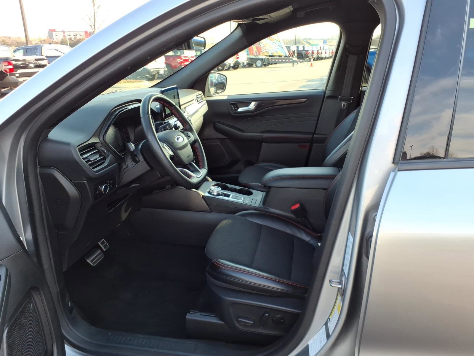 Certified 2024 Ford Escape ST-Line image 11