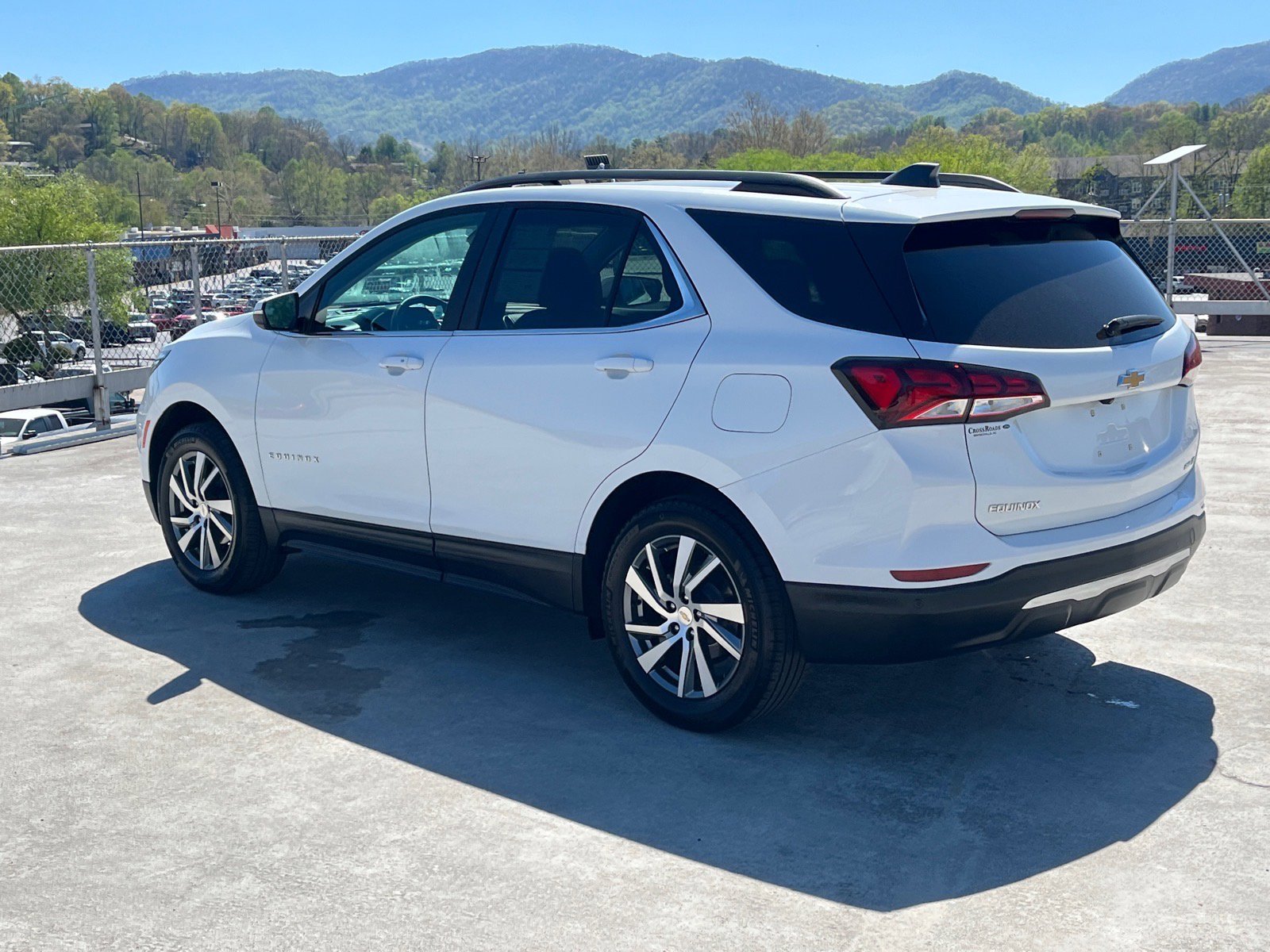 Used 2023 Chevrolet Equinox LT AWD/4WD image 4