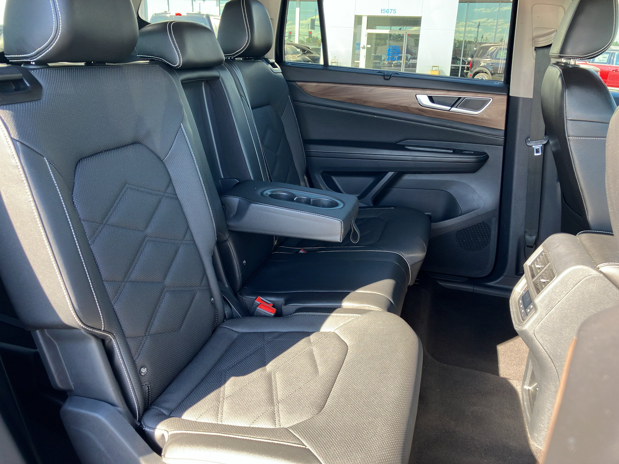 Used 2024 Volkswagen Atlas SE AWD/4WD image 34