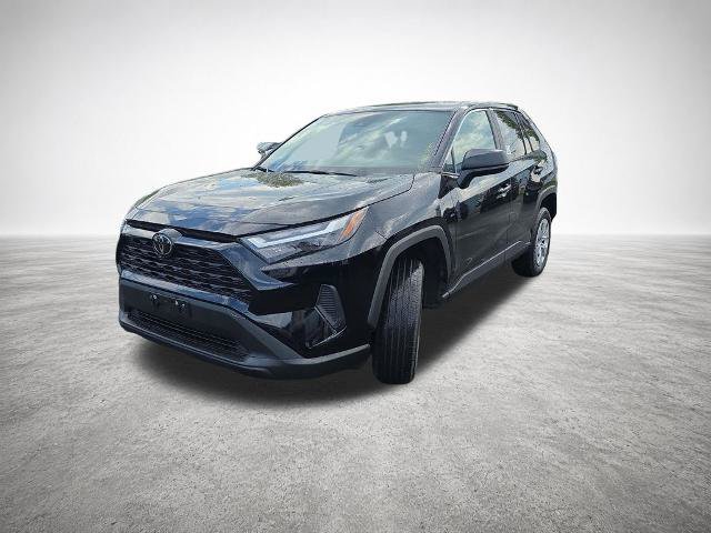 Used 2024 Toyota RAV4 LE AWD/4WD image 4