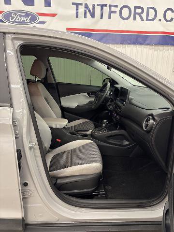 Used 2022 Hyundai Kona SE image 17