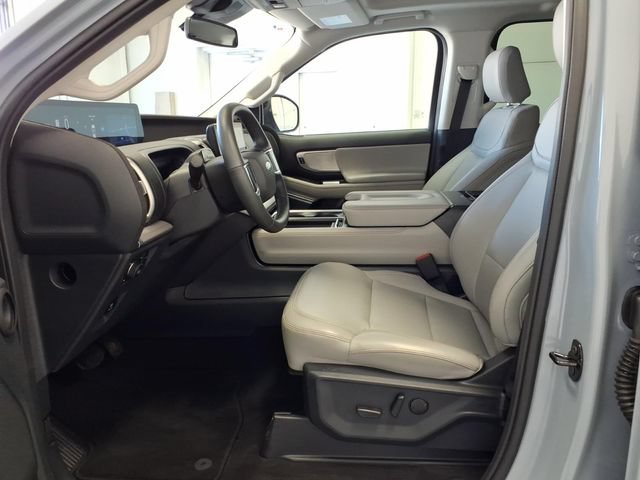 Certified 2025 Ford Expedition Active AWD/4WD image 11