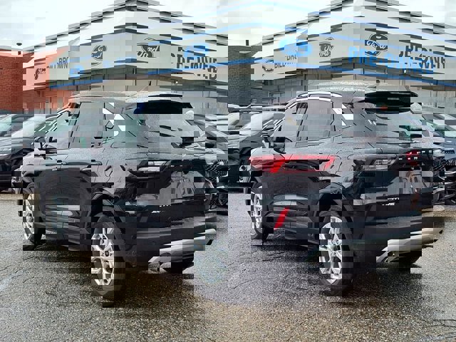 Certified 2023 Ford Escape Active w/ Tech Pack #2 image 3
