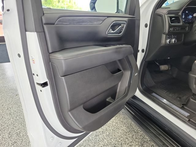 Used 2022 GMC Yukon SLT w/ SLT Luxury Package AWD/4WD image 6